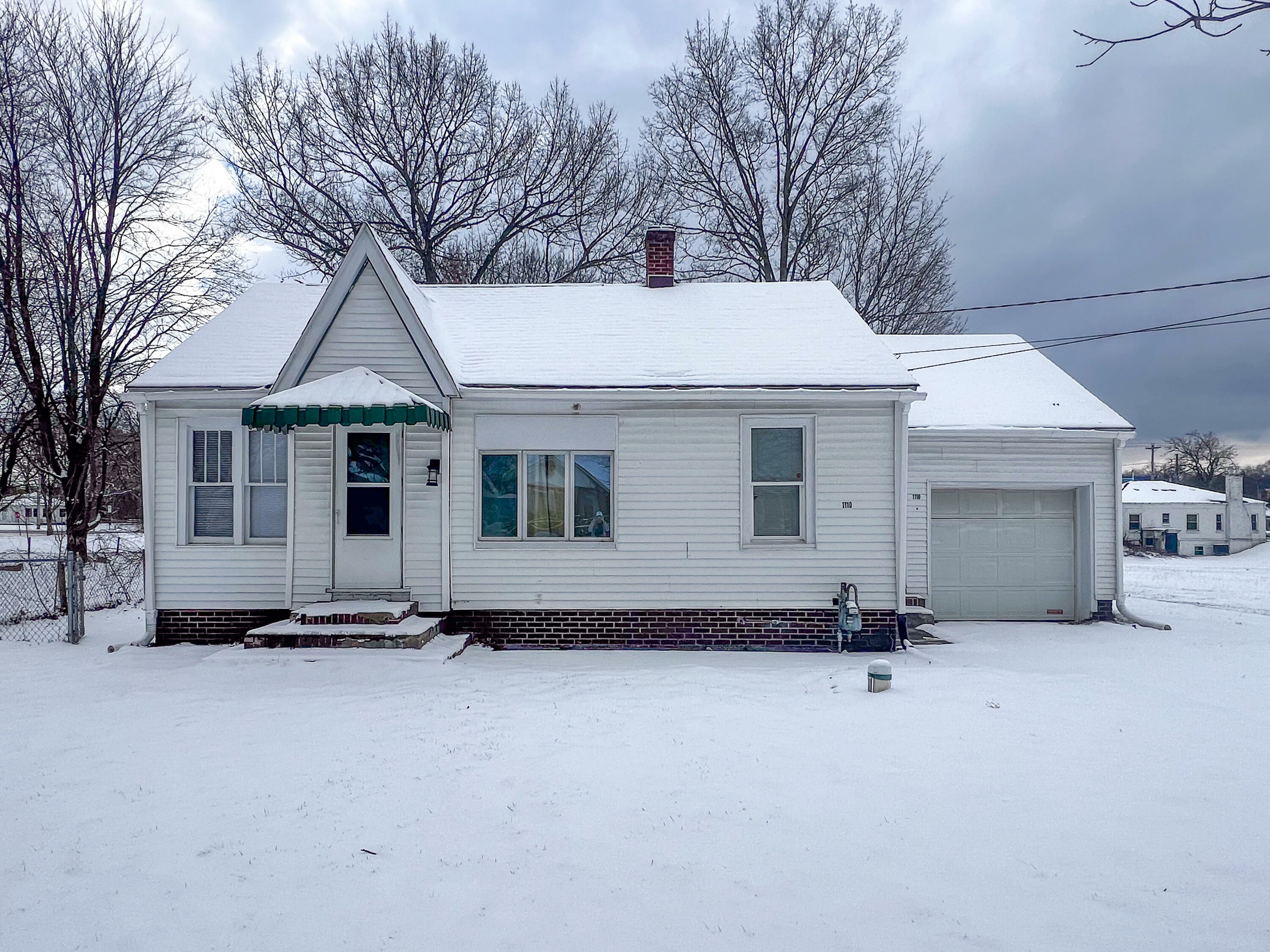 Property Photo:  1110 Mc Kee Street  MI 49120 