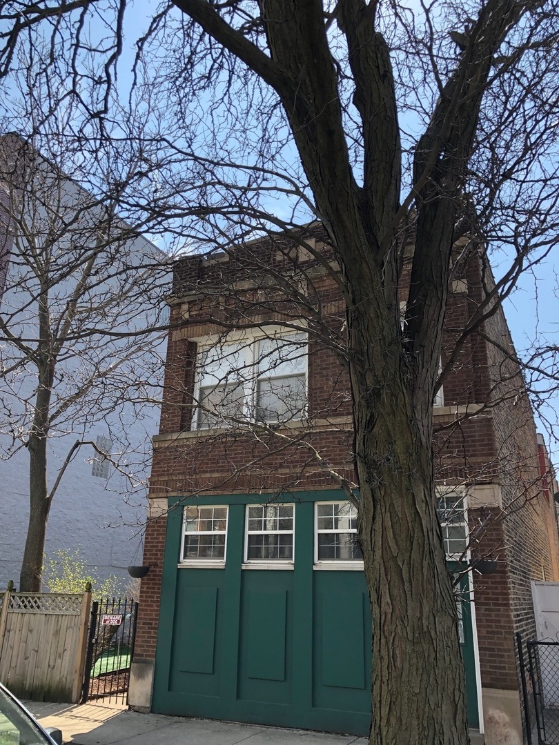 Property Photo: 2329 W Huron Street 1B IL 60612