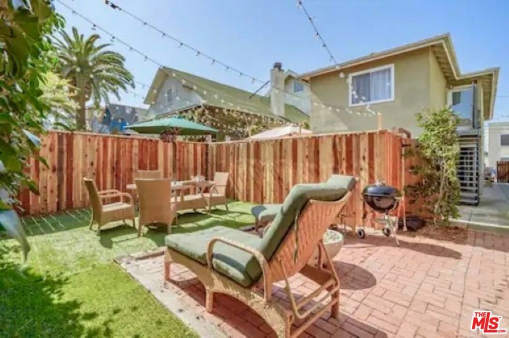 35 Dudley Avenue  Venice CA 90291 photo