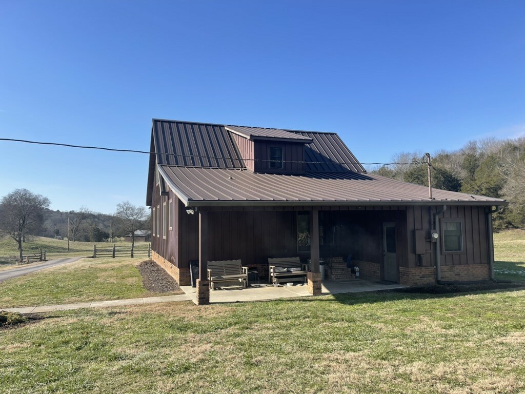 Property Photo:  501 Gray Rd  TN 37352 