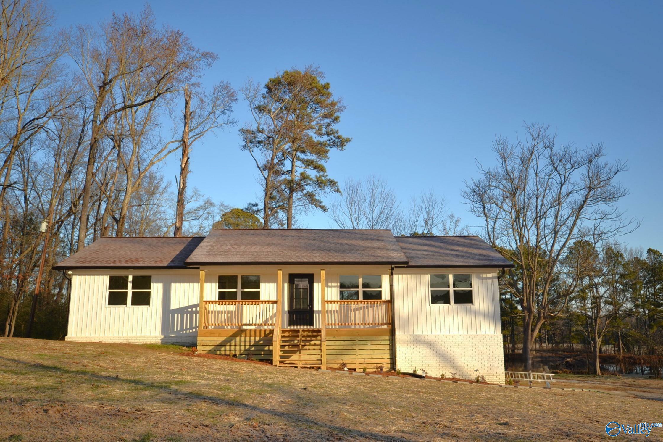 Property Photo:  142 County Road 573  AL 35077 