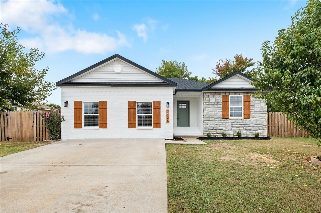 Property Photo:  3425 Oglethorpe Street  AR 72764 