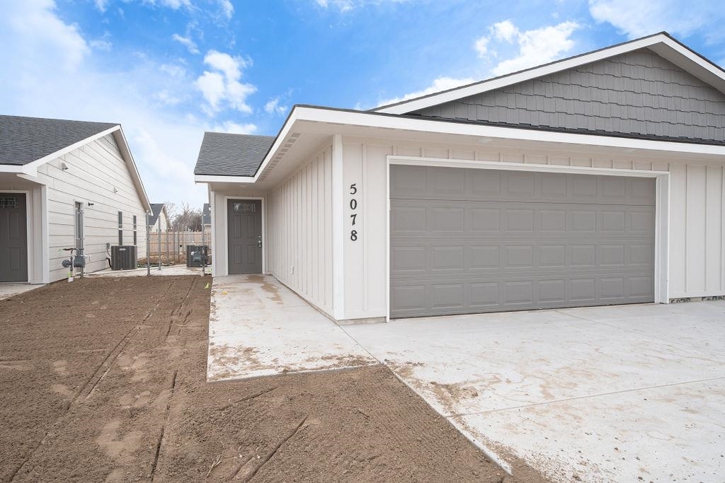 Property Photo:  5078 S Sycamore Ct  KS 67217 