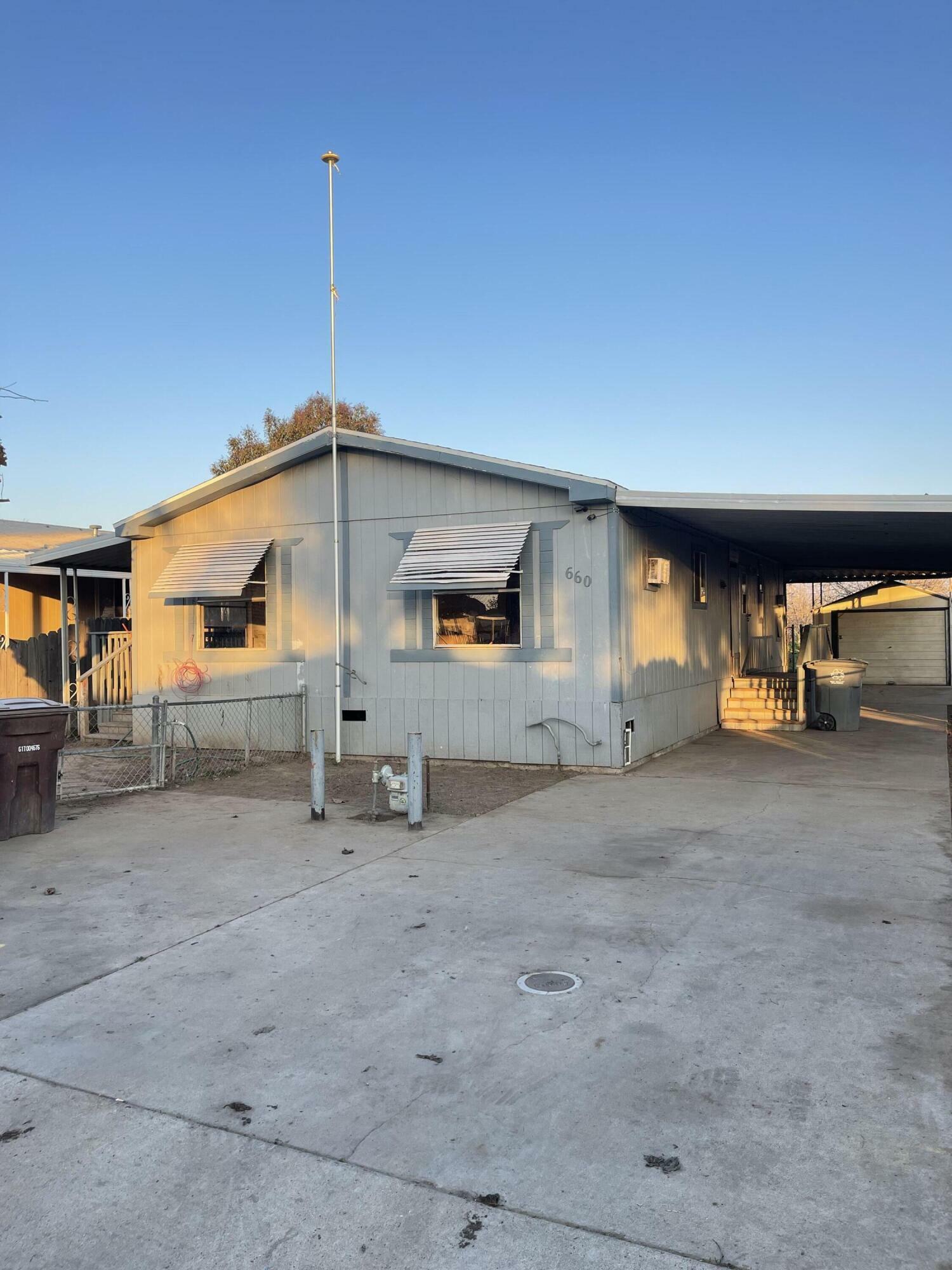 Property Photo:  660 S Avery Avenue  CA 93223 