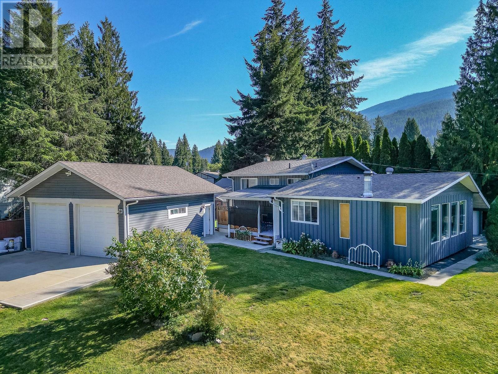 Property Photo: 602 Maple Street BC V0E 2V1