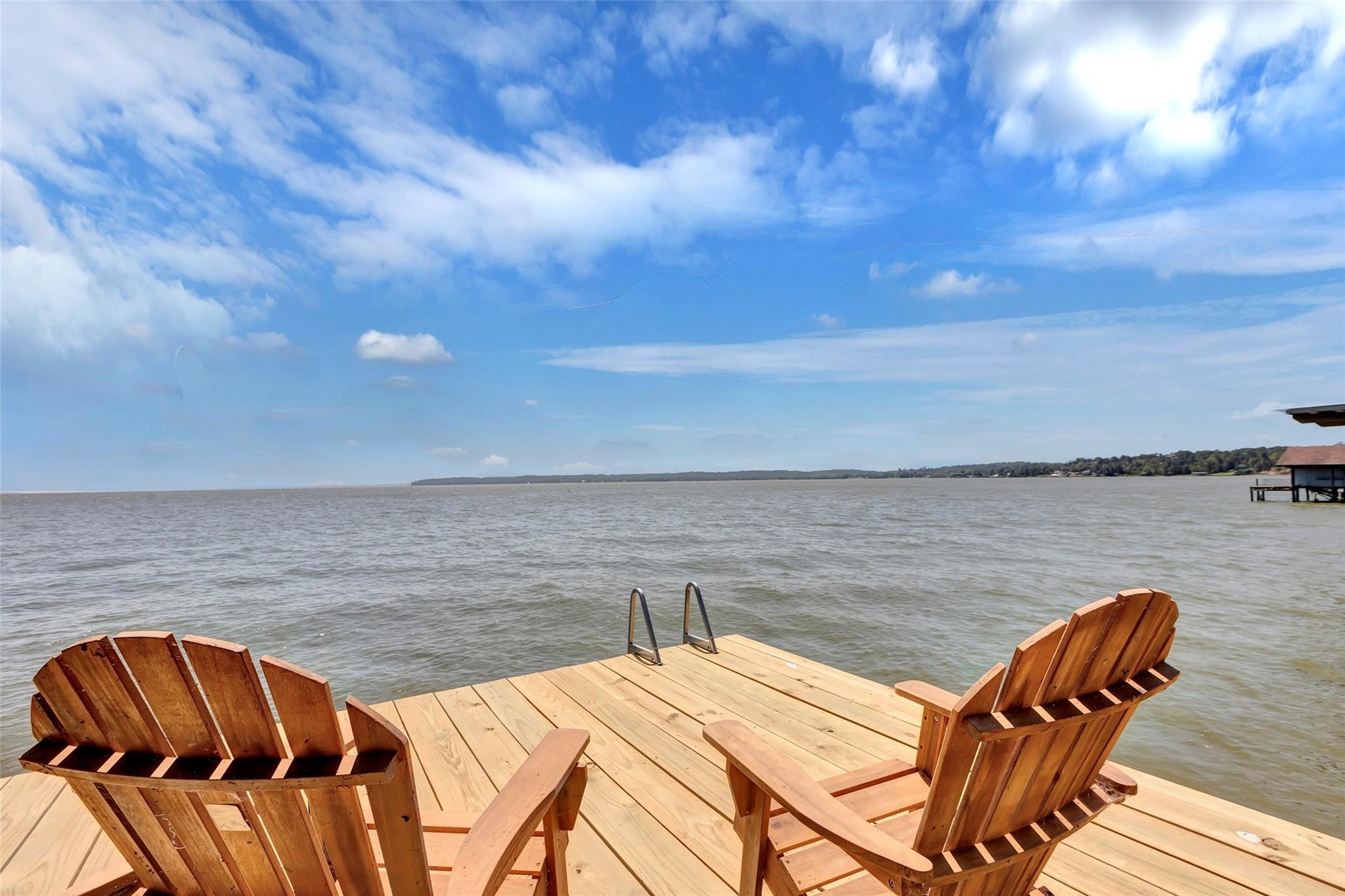 Property Photo: 354 Edgewater Way TX 77364