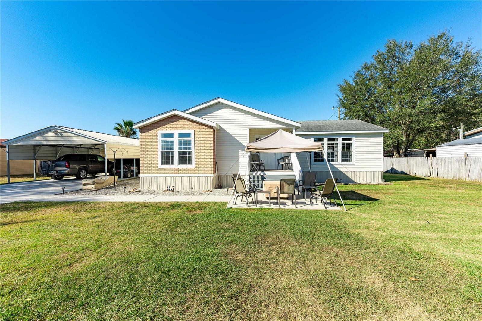 Property Photo: 10038 Cr 749 FL 33597
