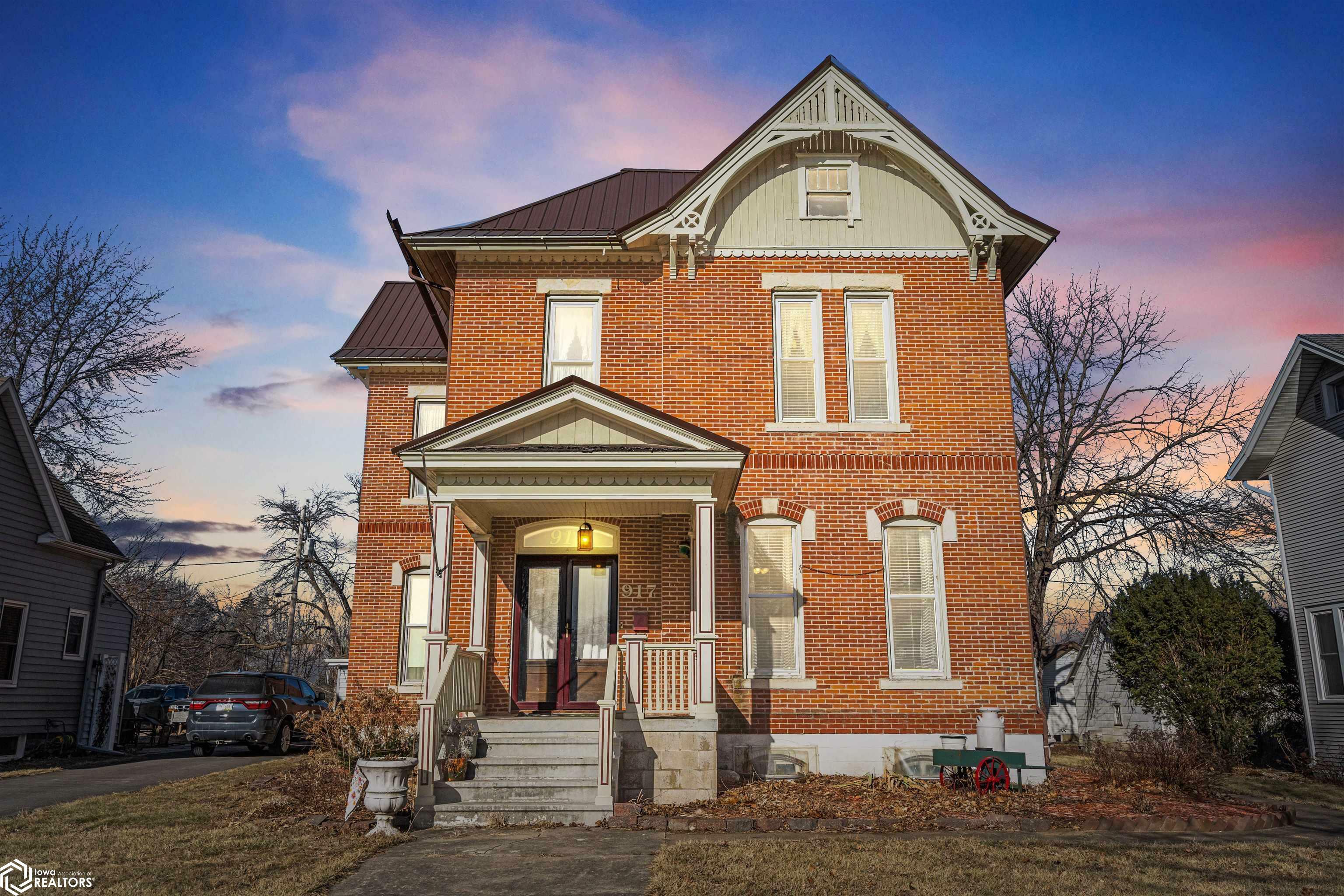 Property Photo:  917 Park Avenue  IA 50601 