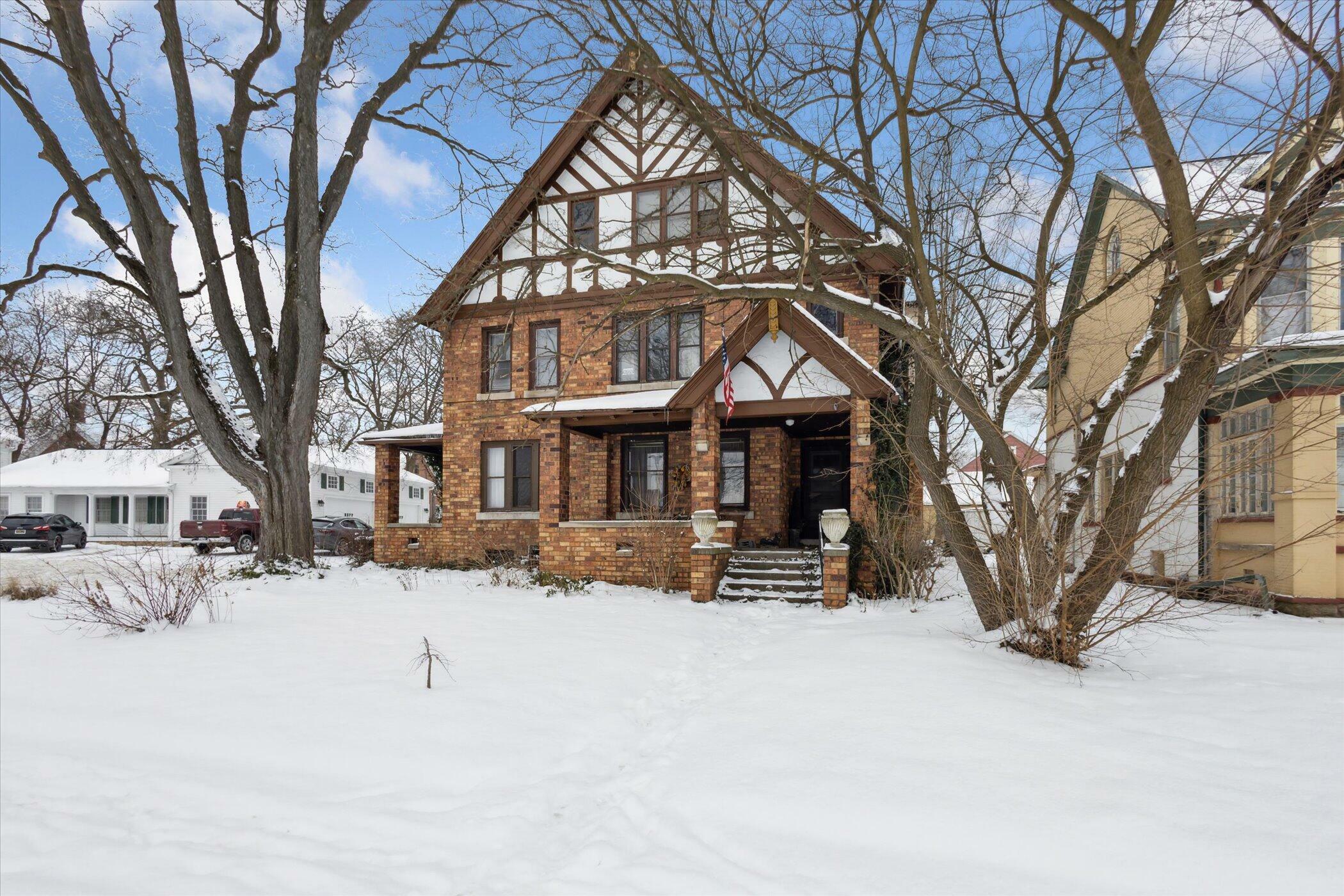 Property Photo:  25 Orchard Place  MI 49017 