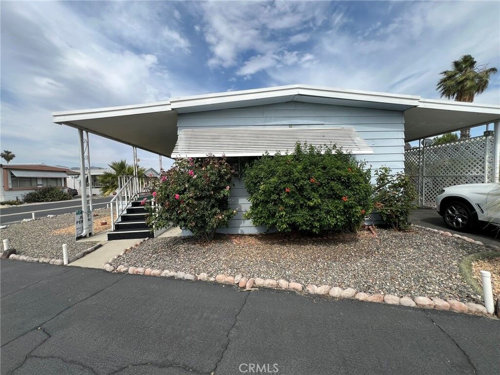 Property Photo:  332 N Lyon Avenue 122  CA 92543 