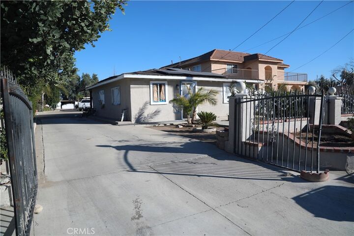 9815 Locust Avenue  Bloomington CA 92316 photo