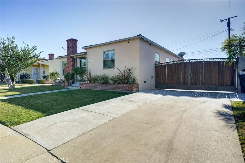 Property Photo:  11214 Garetal Street  CA 90670 