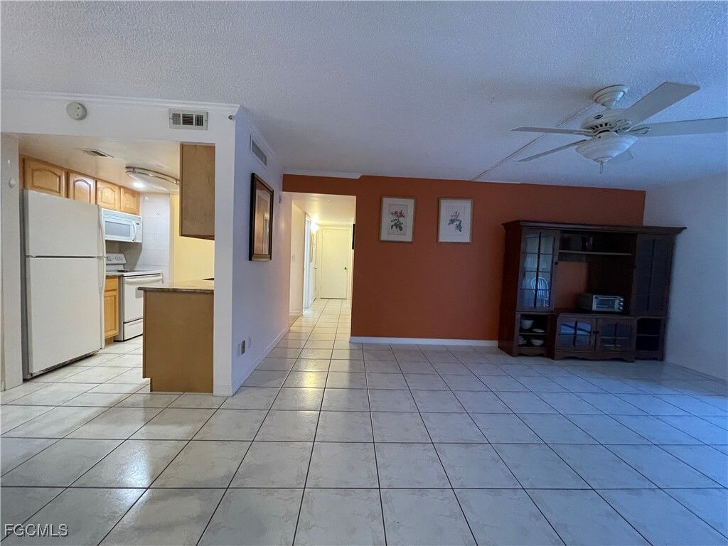 Property Photo: 2366 E Mall Drive 304 FL 33901