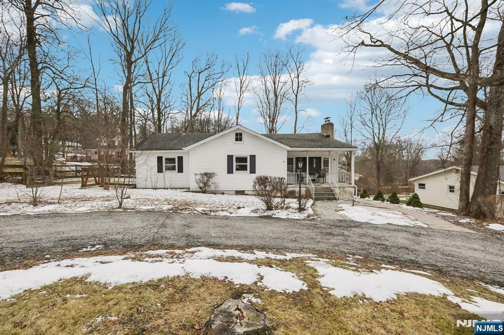 Property Photo:  4 Fawn Lake Road  NJ 07460 