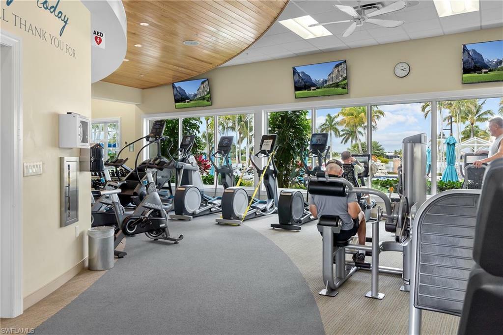 Property Photo: 14540 Topsail Dr FL 34114