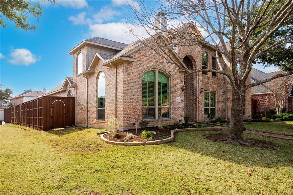 Property Photo:  1037 Creek Crossing  TX 75019 