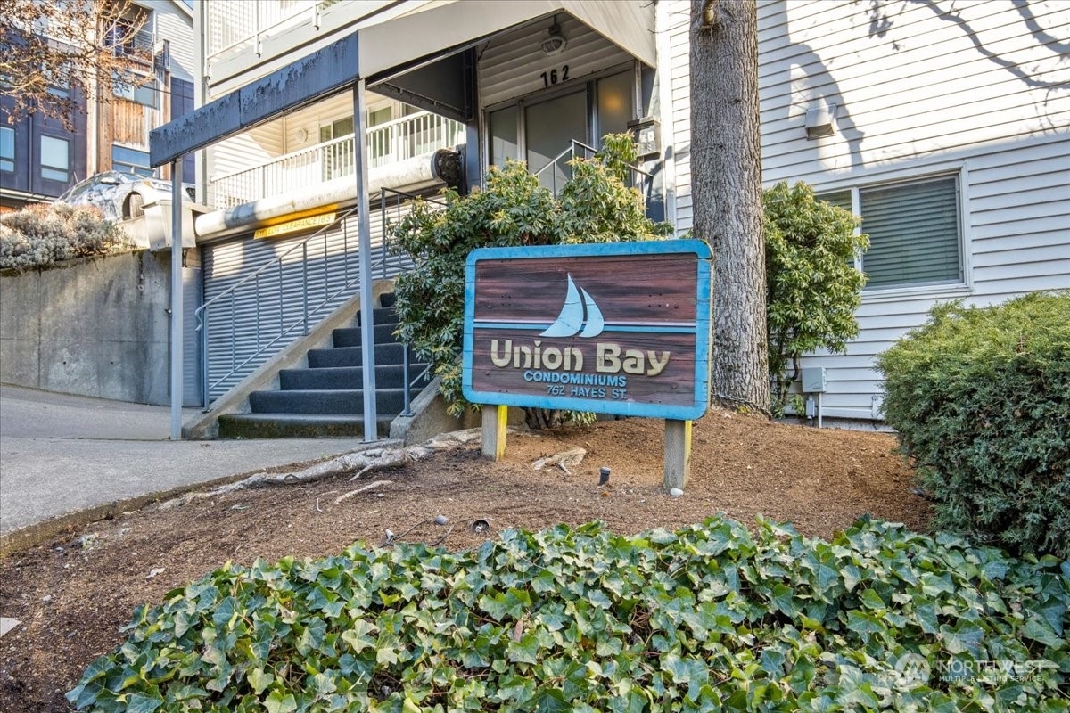 Property Photo: 762 Hayes Street 18 WA 98109