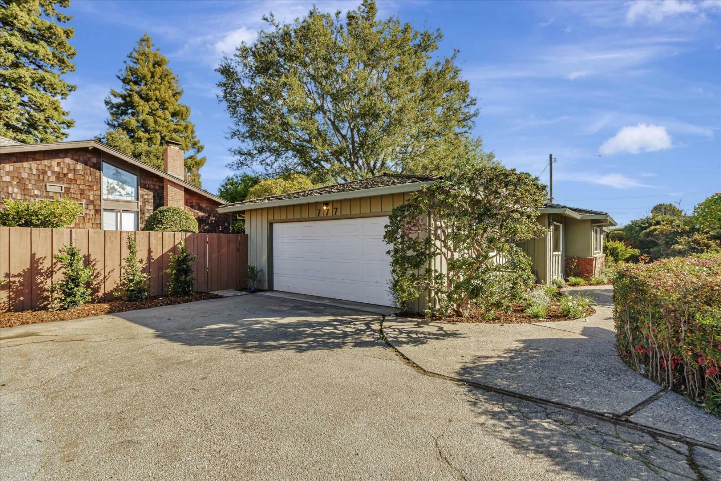 Property Photo:  777 Newell Road  CA 94303 