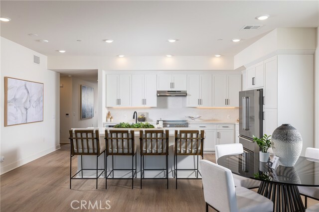 Property Photo: 414 Main Street 220 CA 92648