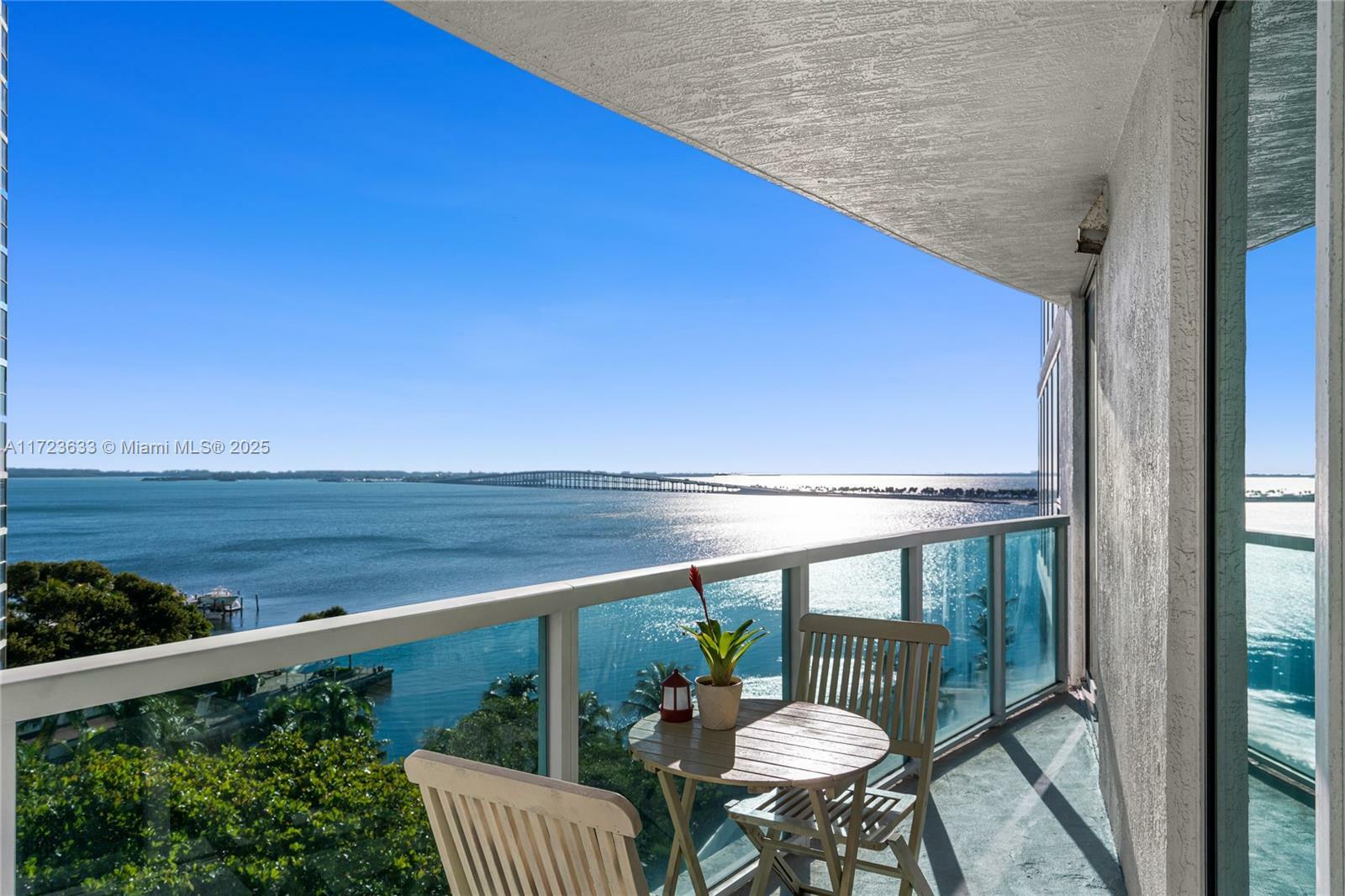 Property Photo:  2101 Brickell Ave 605  FL 33129 