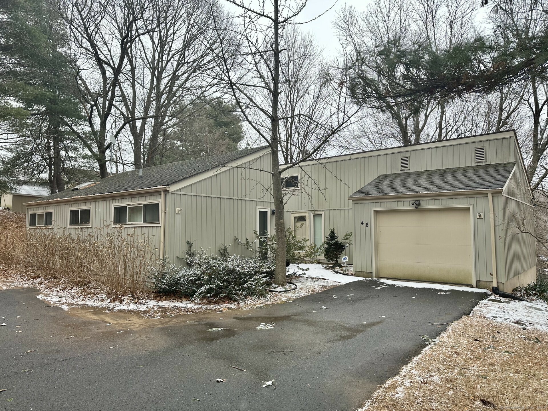 Property Photo:  46 Fairlawn Street  CT 06010 