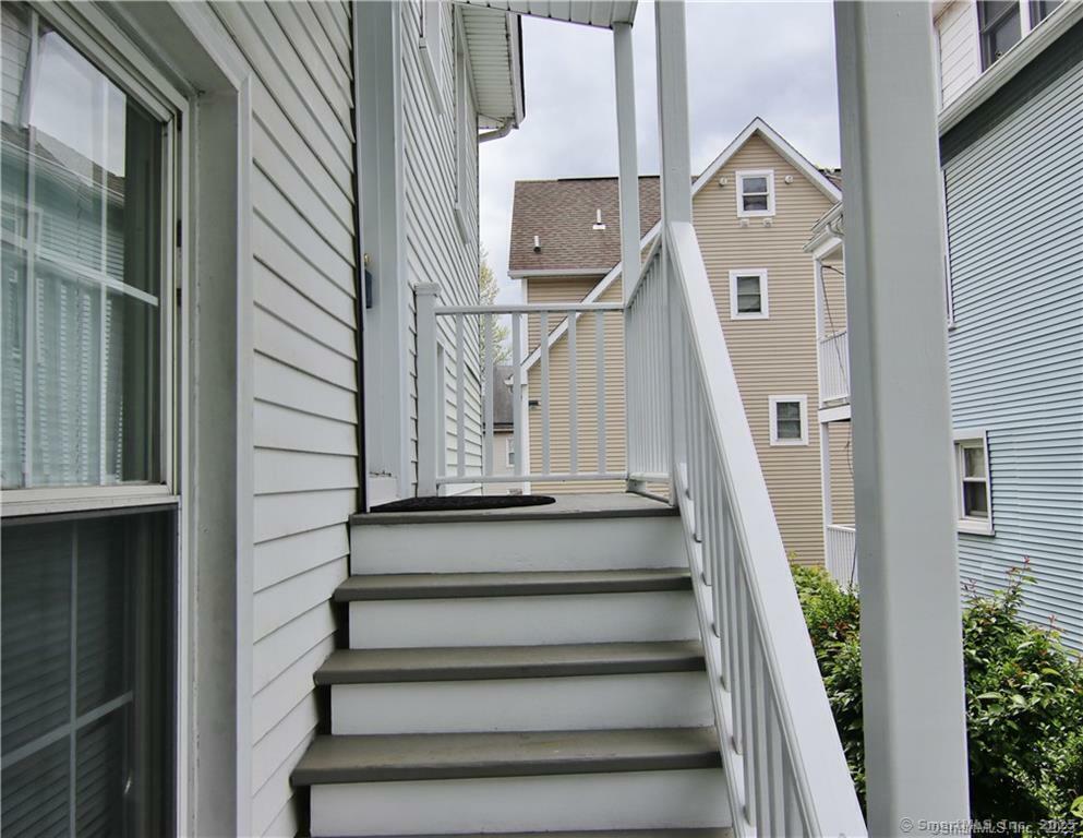 Property Photo:  1258 Bedford Street 2nd Fl  CT 06905 