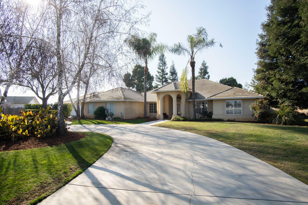 Property Photo:  1947 W Linda Vista Avenue  CA 93257 