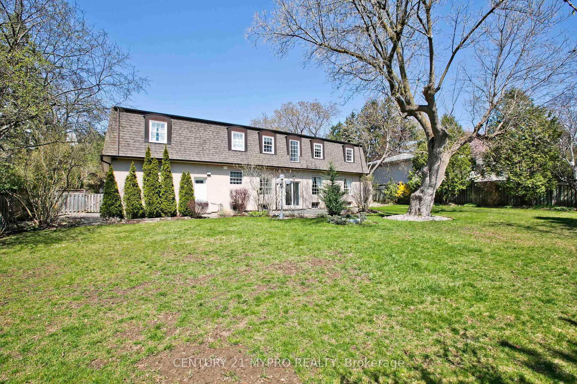 Property Photo: 9 Shady Oaks Crescent ON M3C 2L4