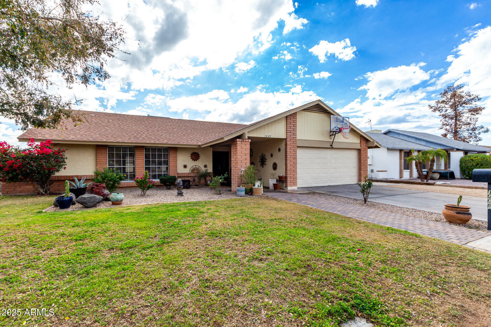 Property Photo: 1449 W Mohawk Lane AZ 85027