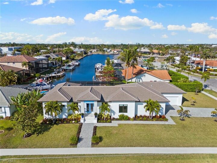 Property Photo:  100 Templewood Ct  FL 34145 