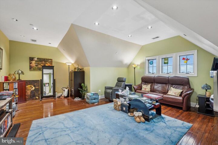Property Photo:  7220 Ridge Avenue G  PA 19128 