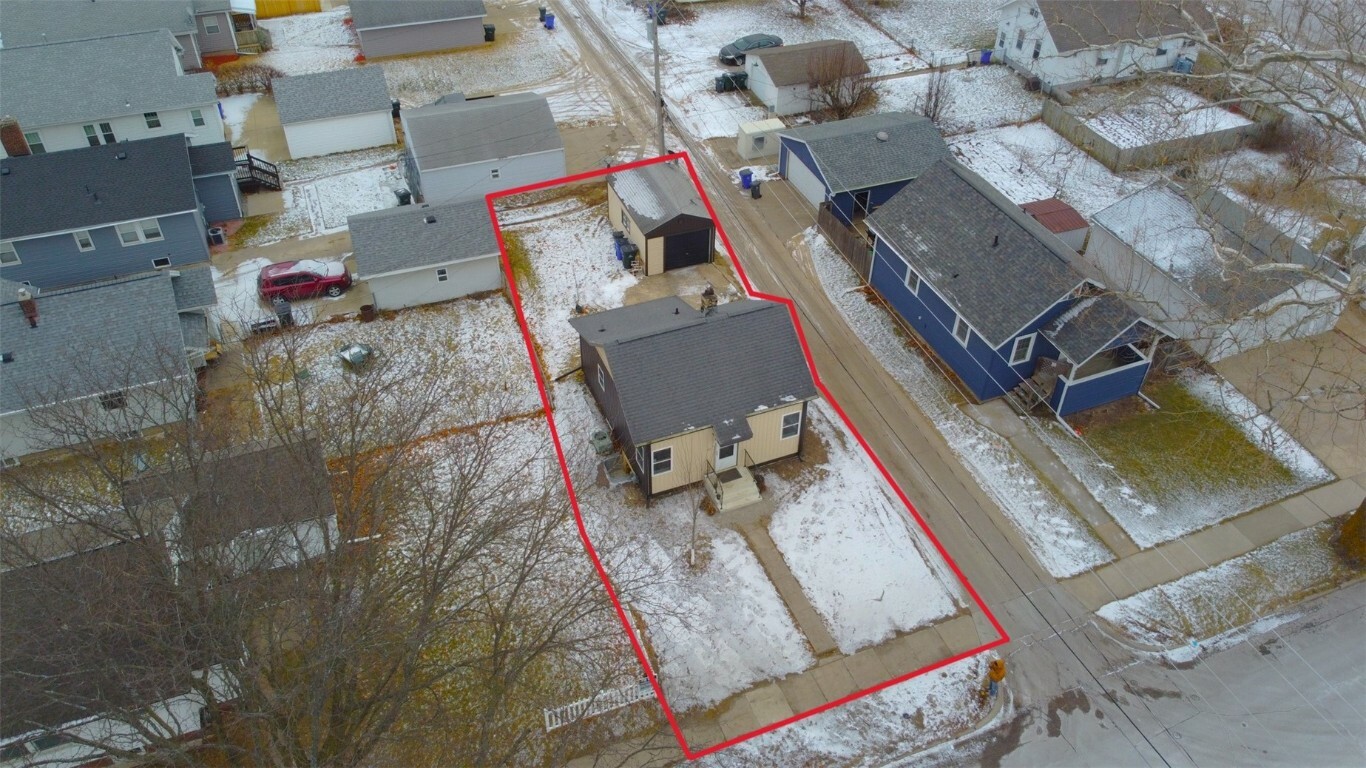 Property Photo:  617 13th Street NW  IA 52405 