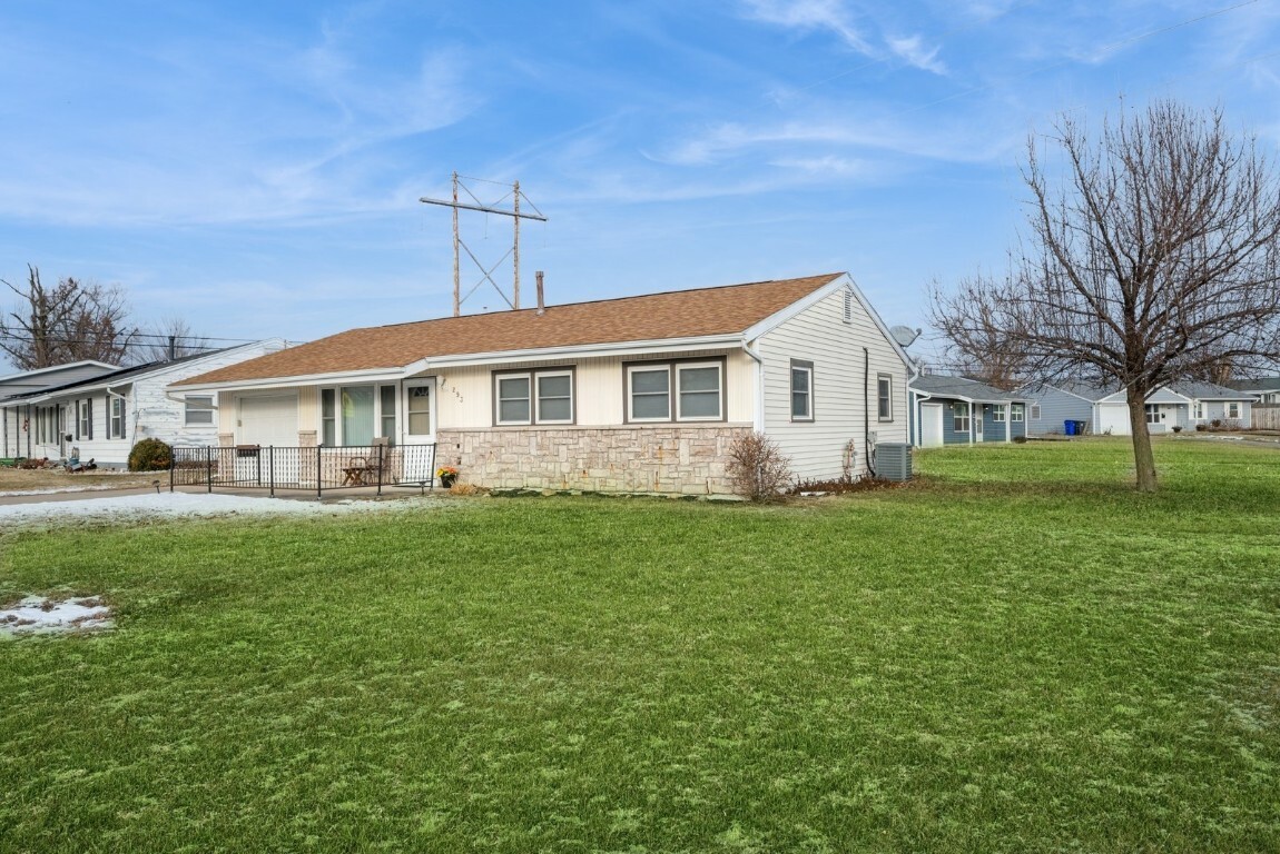 Property Photo:  293 Jacolyn Drive NW  IA 52405 