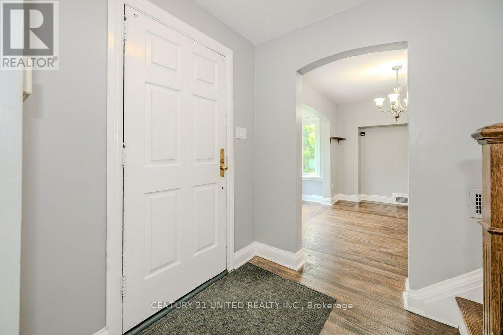 Property Photo:  84 Glenridge Avenue  ON L2R 4X3 