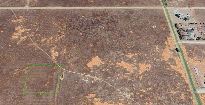 Property Photo:  Vic Ave C4 And 95th St W  CA 93536 