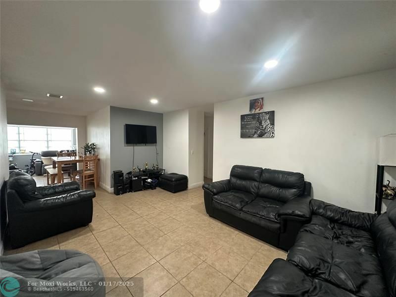 Property Photo:  3171 NW 16th St  FL 33311 