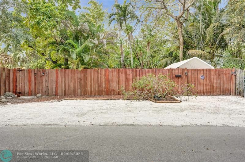 Property Photo:  715 SW 14th Ter  FL 33312 