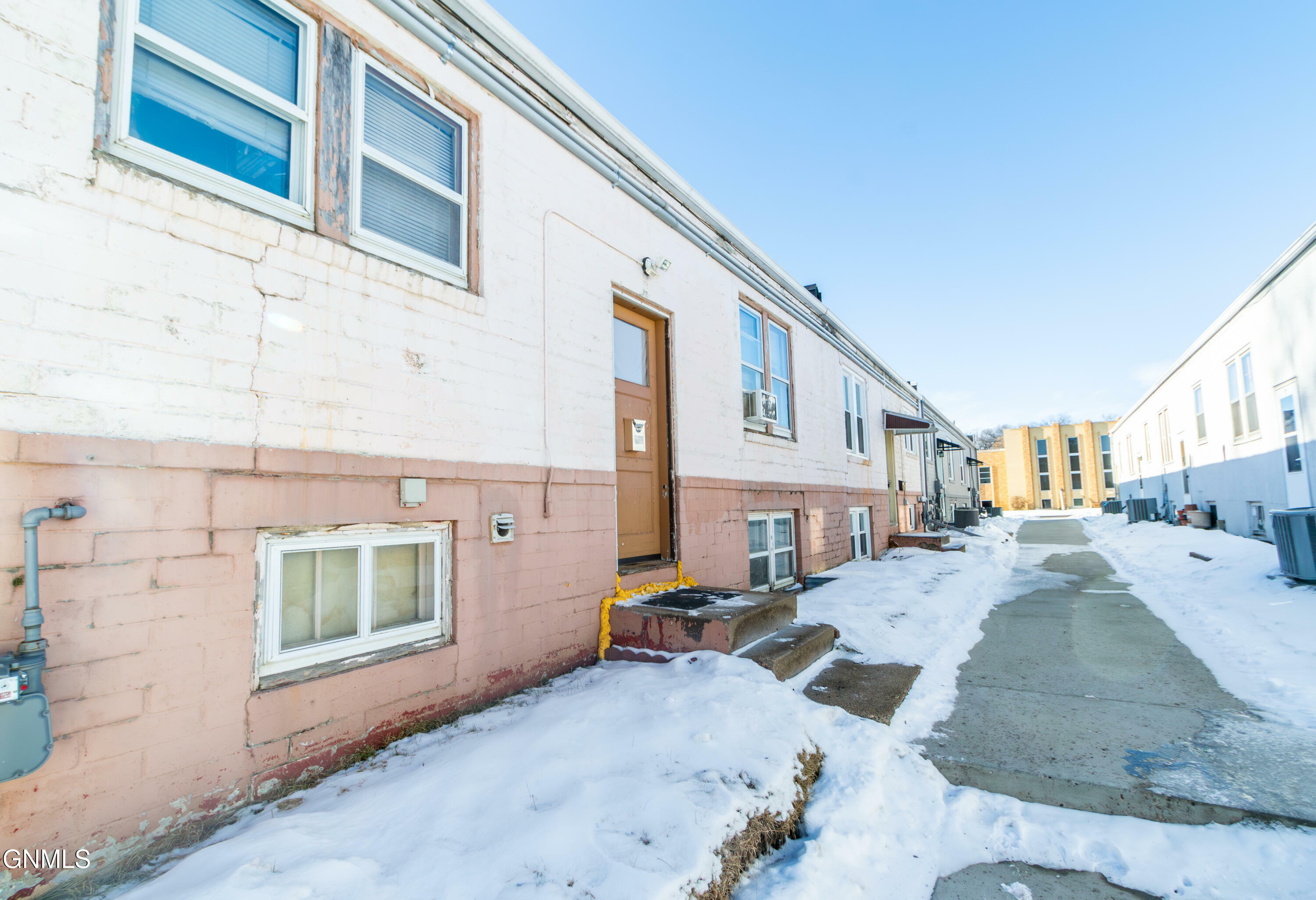 Property Photo:  1013 6th Street  ND 58501 