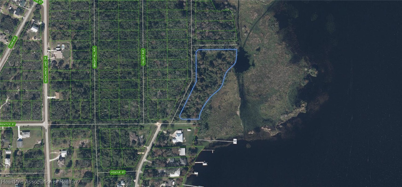 Property Photo: 535 Lakesedge Drive FL 33852