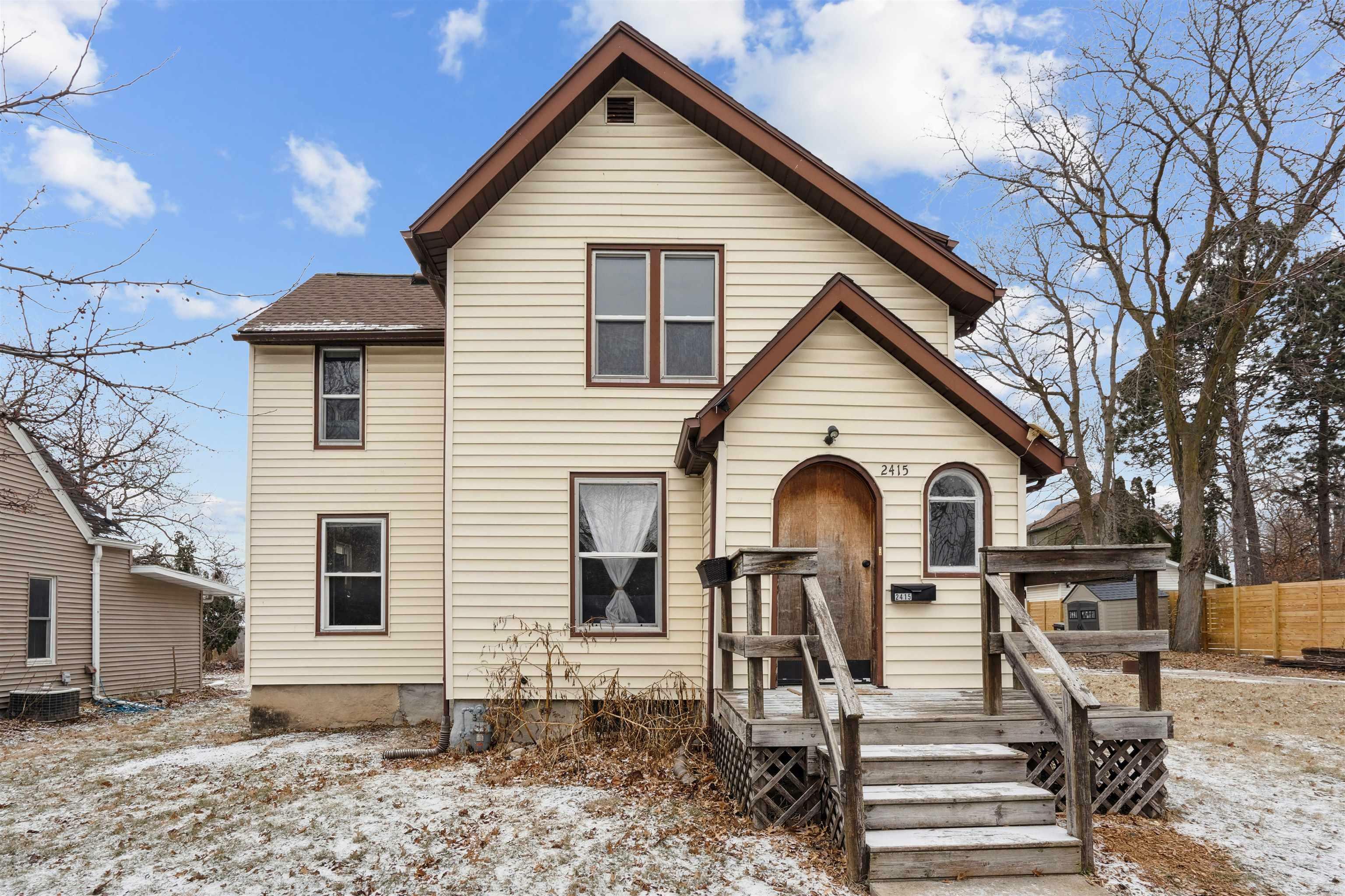 Property Photo:  2415 Franklin Street  IA 50613 