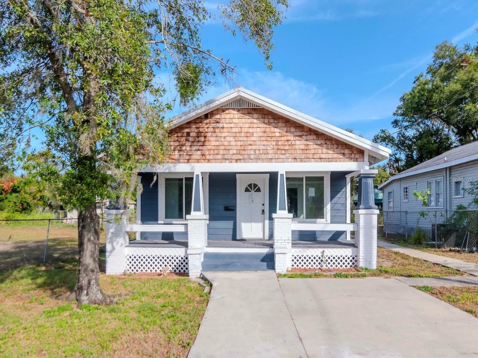 Property Photo: 2704 E 24th Avenue FL 33605