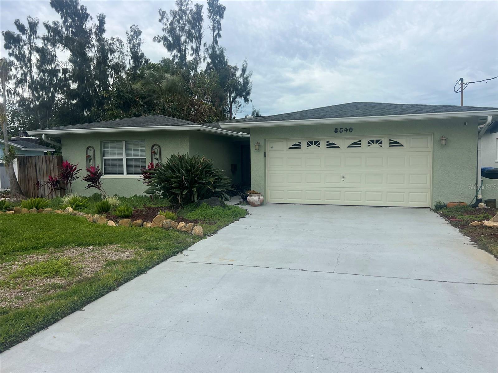 Property Photo:  8540 Riverside  FL 33702 