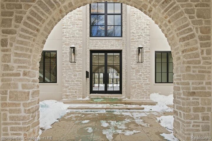 Property Photo: 1551 Lakeside Drive MI 48009 1093