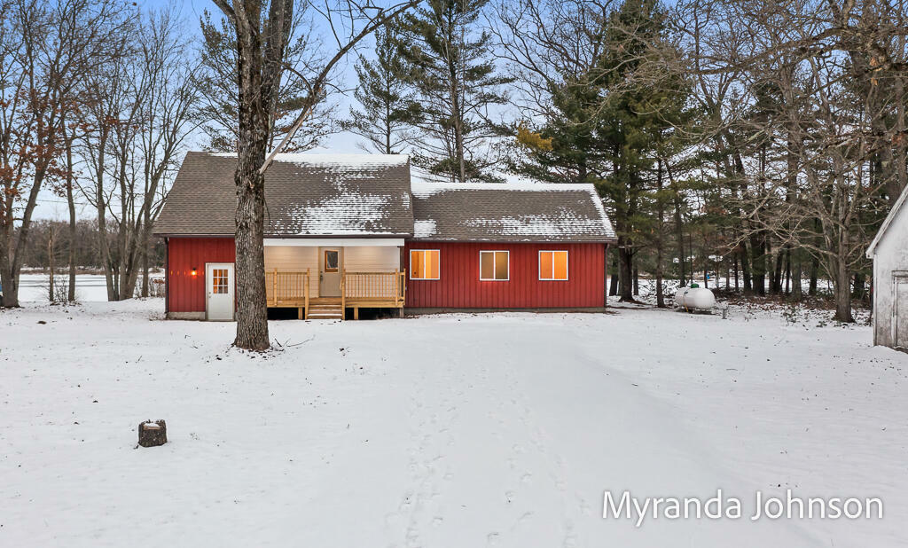 Property Photo:  1106 Park Road  MI 49457 