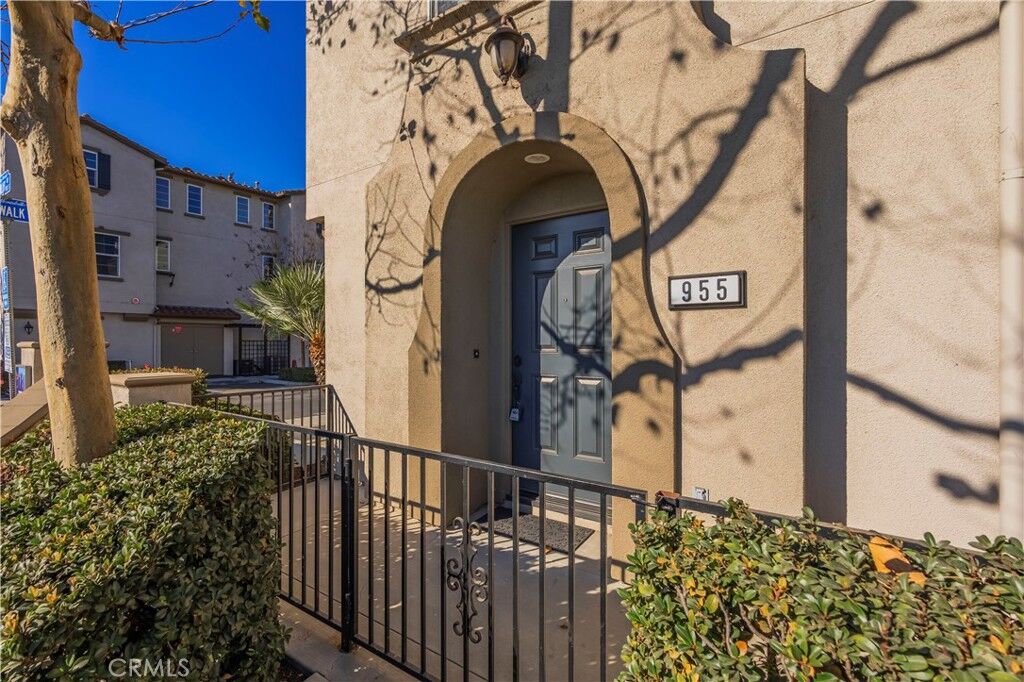 Property Photo:  955 S Bluff Road  CA 90640 