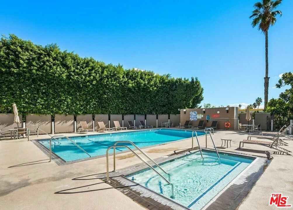Property Photo: 7250 Franklin Avenue 512 CA 90046