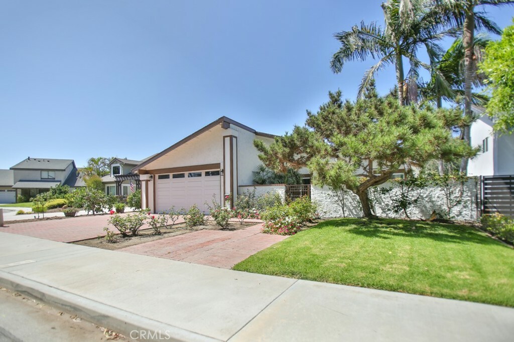 Property Photo:  17041 Malta Circle  CA 92649 