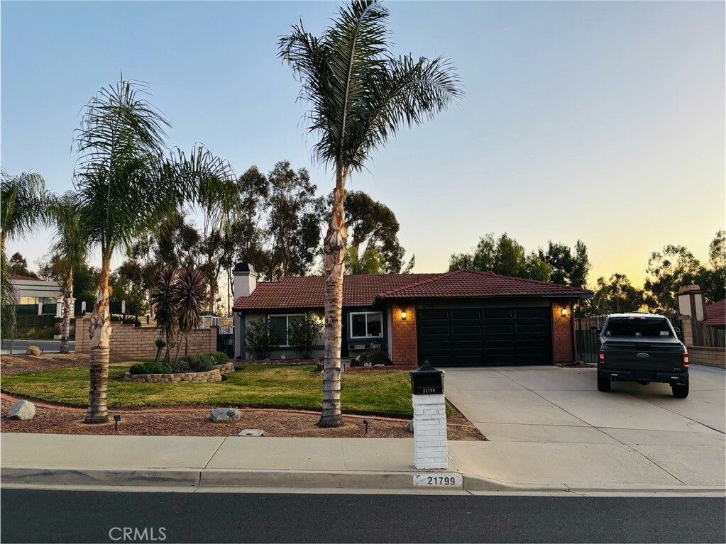 Property Photo:  21799 Glen View Drive  CA 92557 