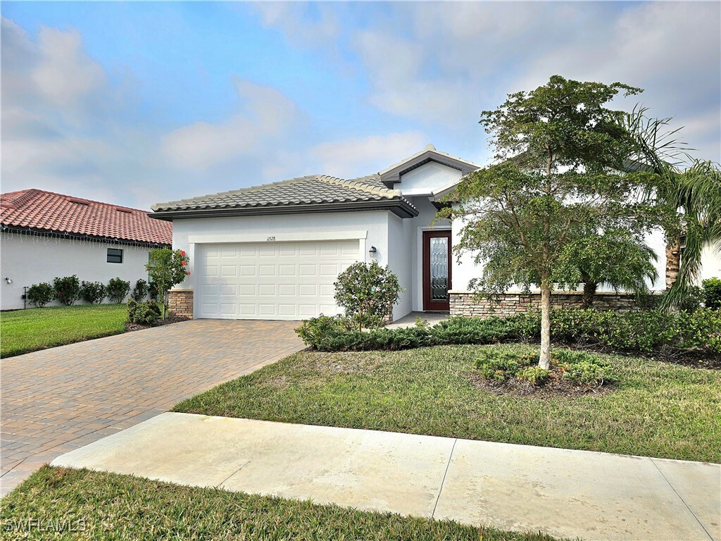 Property Photo:  11528 Shady Palm Way  FL 33913 