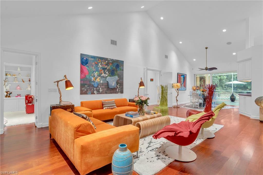 Property Photo: 441 2nd Ave N FL 34102